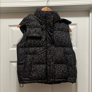 NWT lululemon athletica Black Leopard Print Puffer Vest size 2